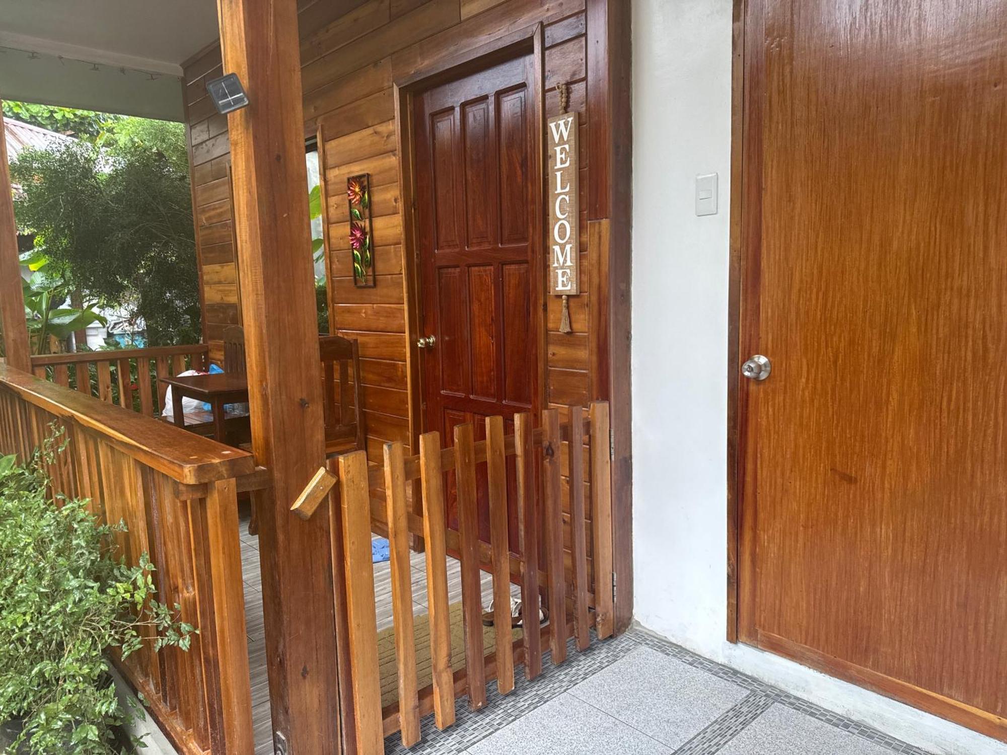 Theresa'S Pension House San Vicente  Esterno foto